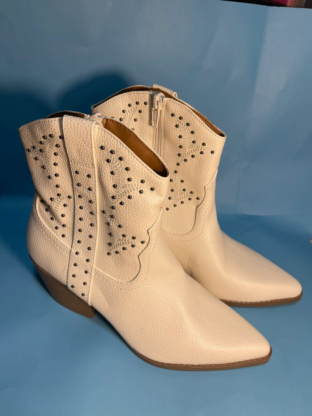 White Cowboy Boots thumbnail