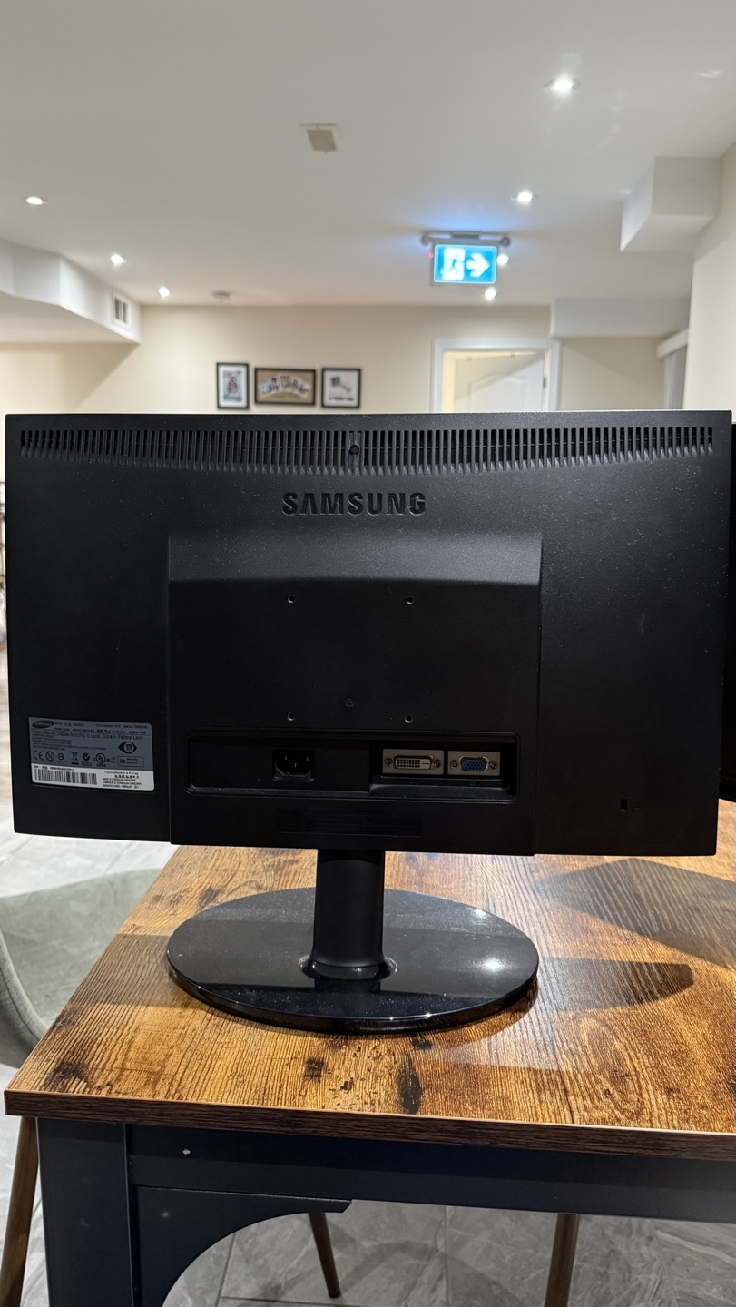 Samsung 20 Inch Monitor (2x) - photo 4