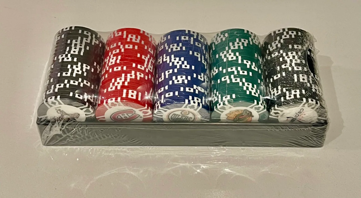 NHL Playing cards, poker chips & NHL book. image indicator(9)