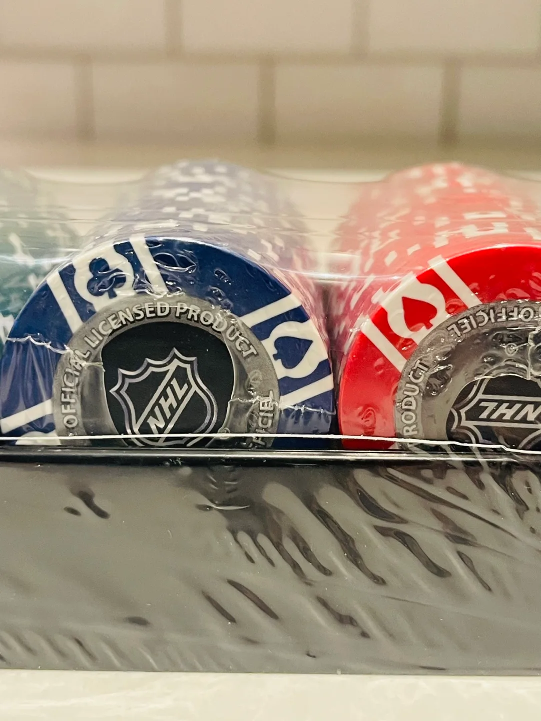 NHL Playing cards, poker chips & NHL book. image indicator(8)