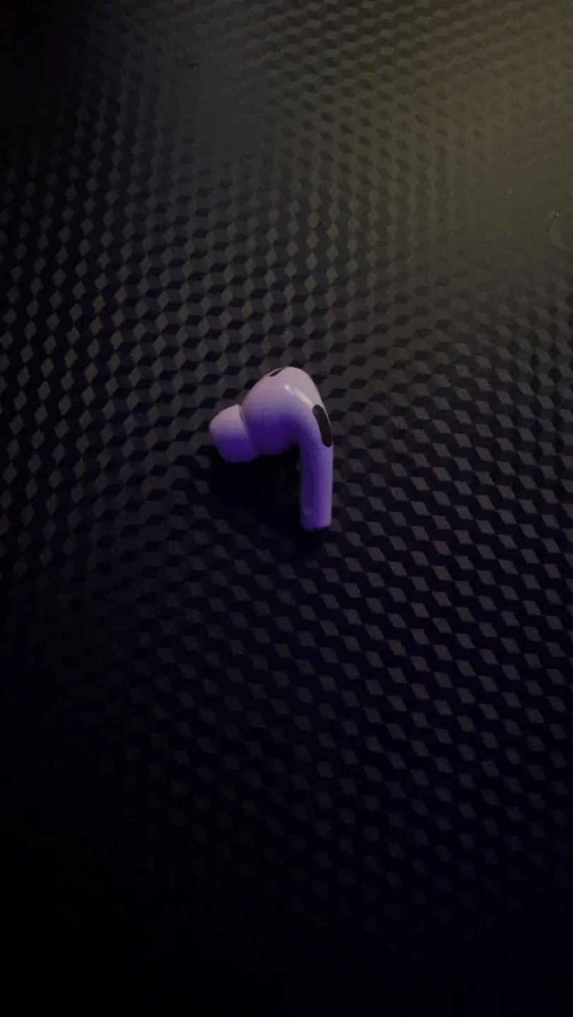 Left Side AirPods Pro (Generation 2) image indicator(3)