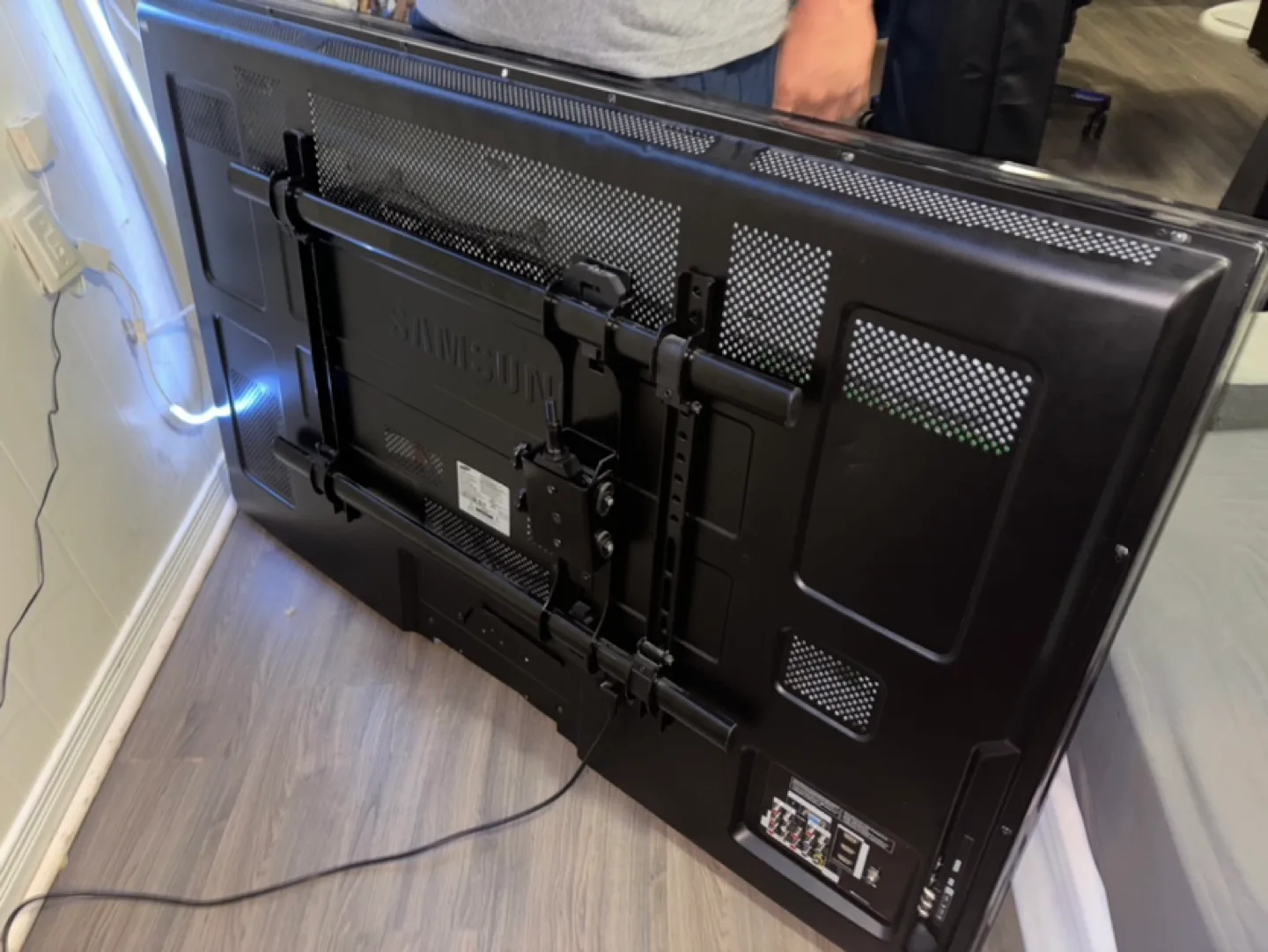 60 INCH SAMSUNG HDTV image indicator(2)