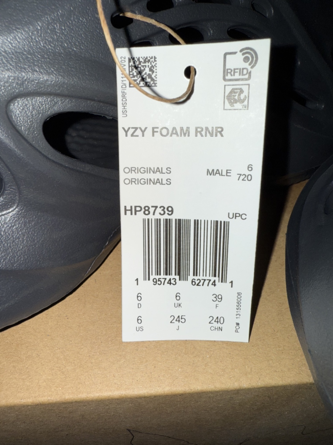 Adidas Yeezy Men’s Foam Runner Size 6 Onyx Black Dark Grey - photo 4