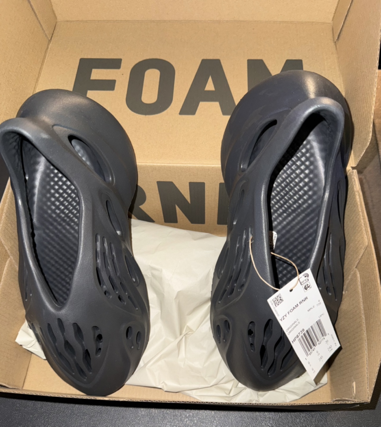 Adidas Yeezy Men’s Foam Runner Size 6 Onyx Black Dark Grey