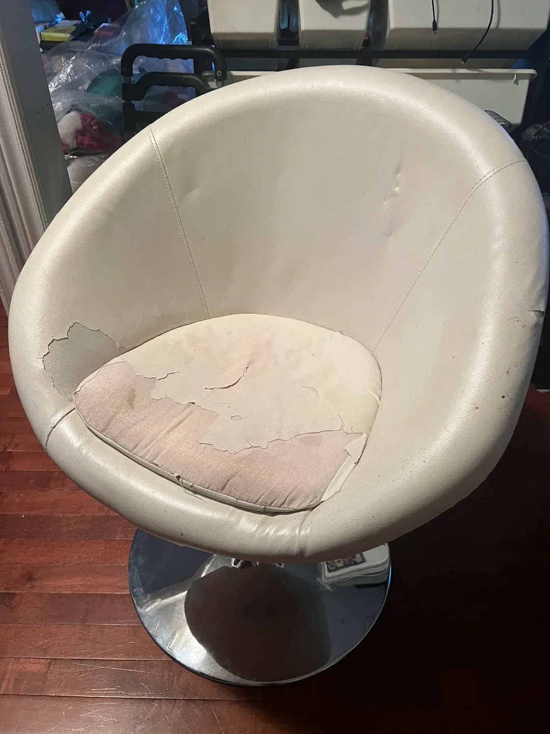 IKEA SKRUVSTA Swivel Chair image indicator(2)