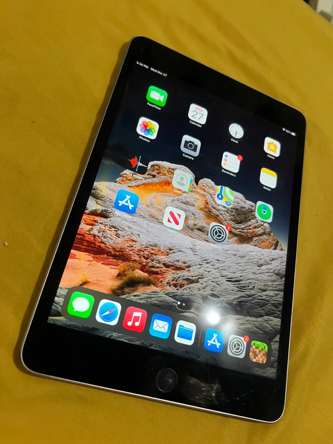 iPad Mini 4 crack on screen thumbnail