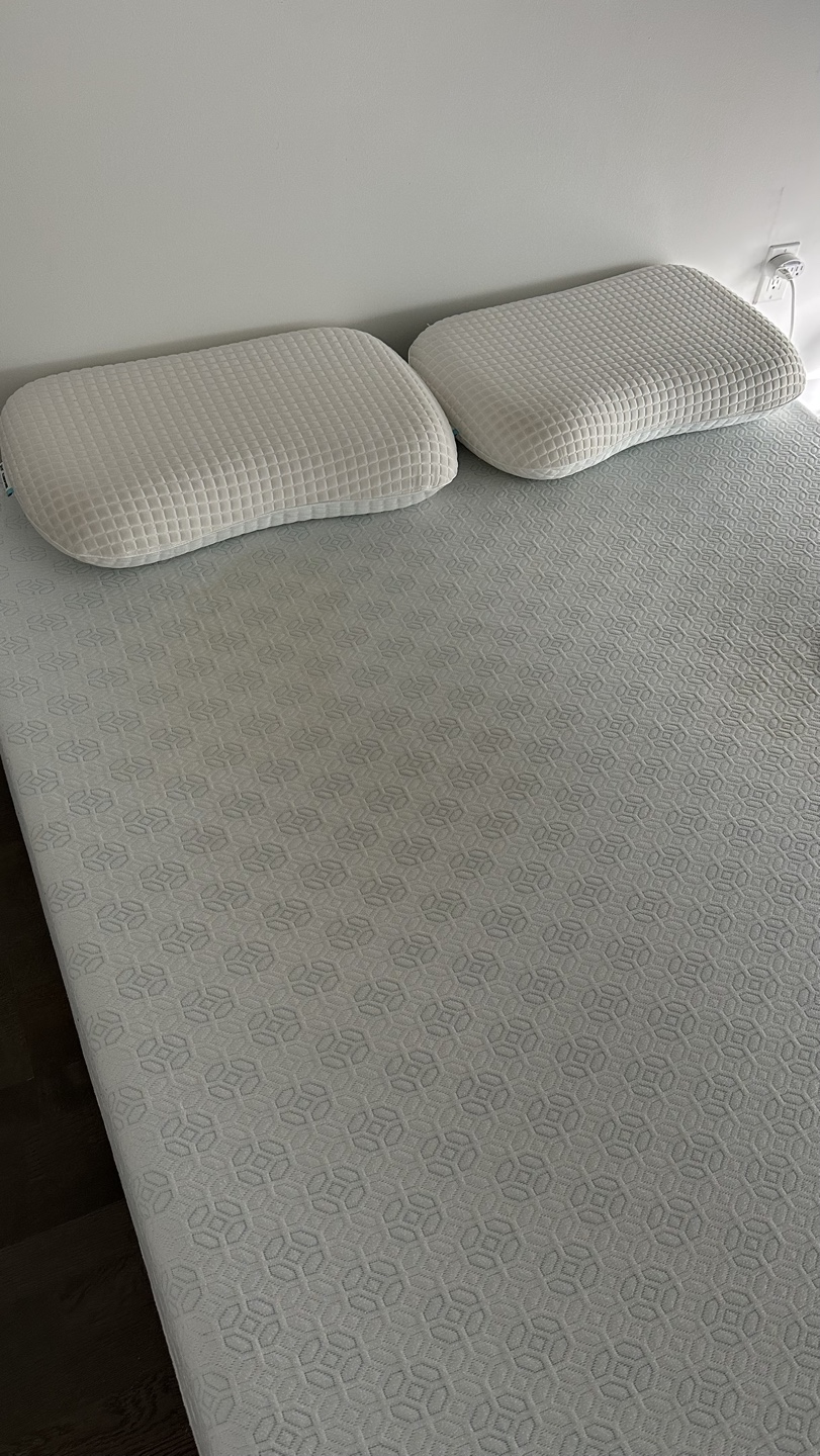 Pickup Today!! Queen Size Memory Foam Mattress and 2 pillows