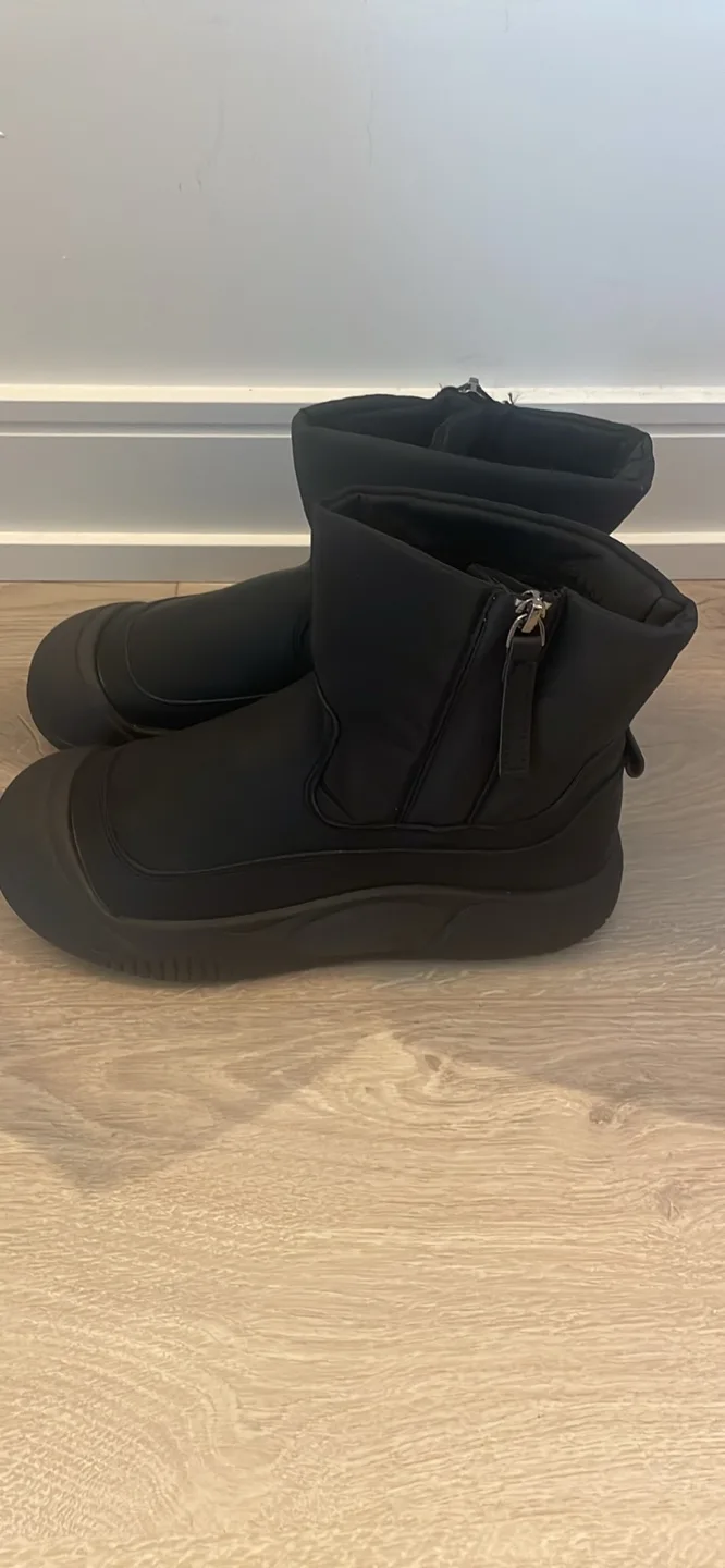Brand new winter boots thumbnail