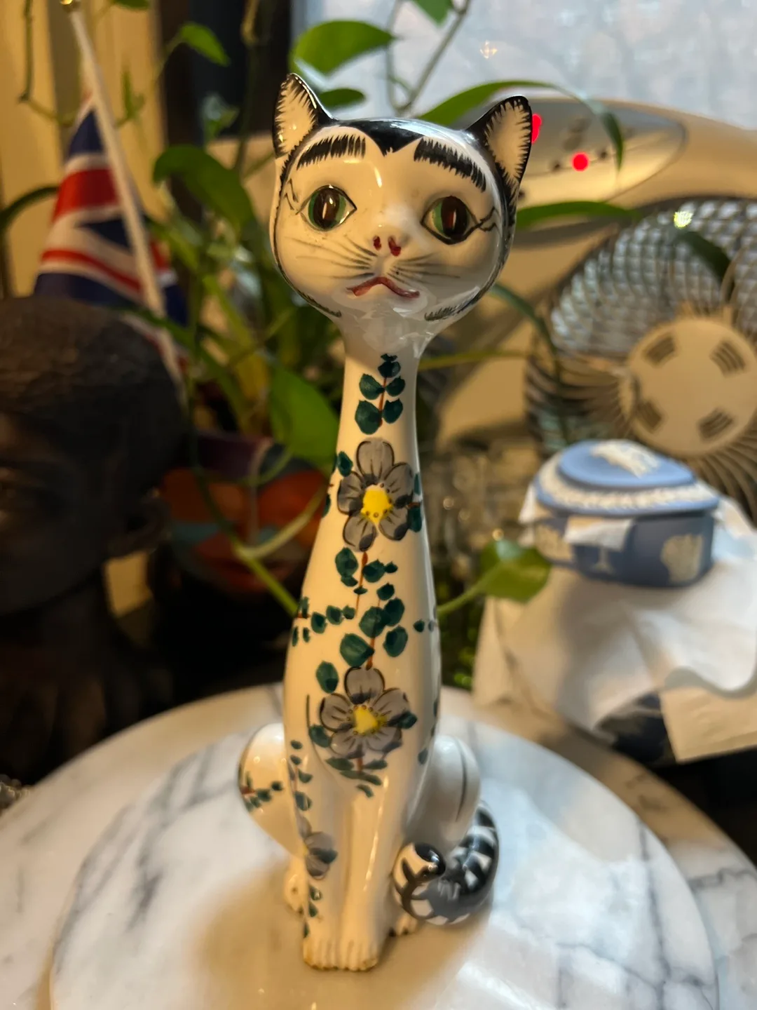 Vintage Porcelain Cat Figurine image indicator(2)