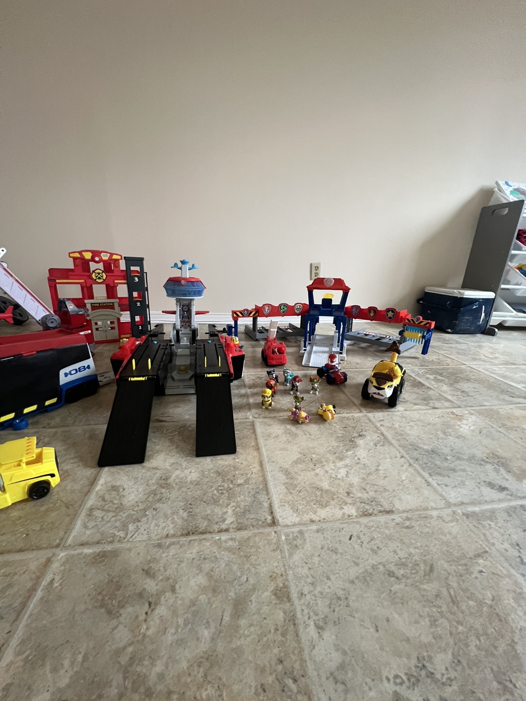 Paw Patrol Ultimate Rescue Playset - photo 4