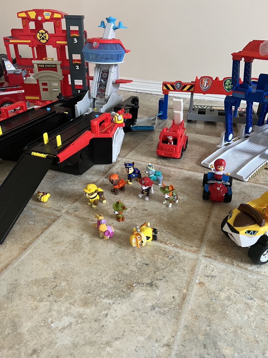 Paw Patrol Ultimate Rescue Playset - photo 5