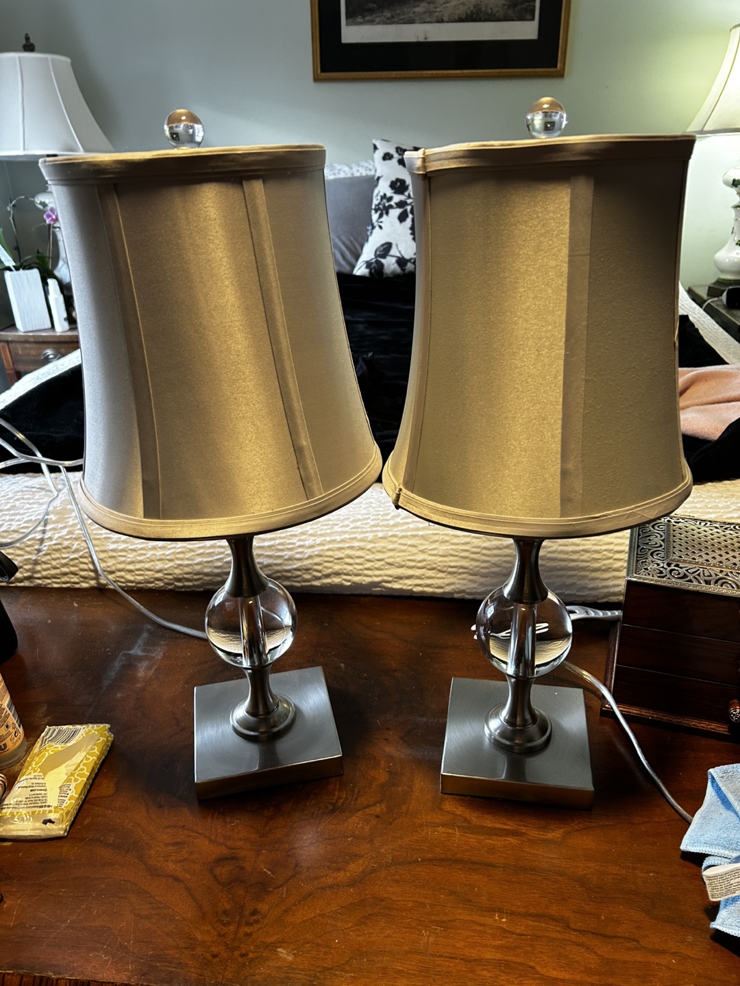 Pair of 2 small table lamps.