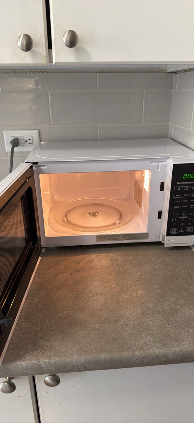 Hamilton Beach Microwave - photo 2