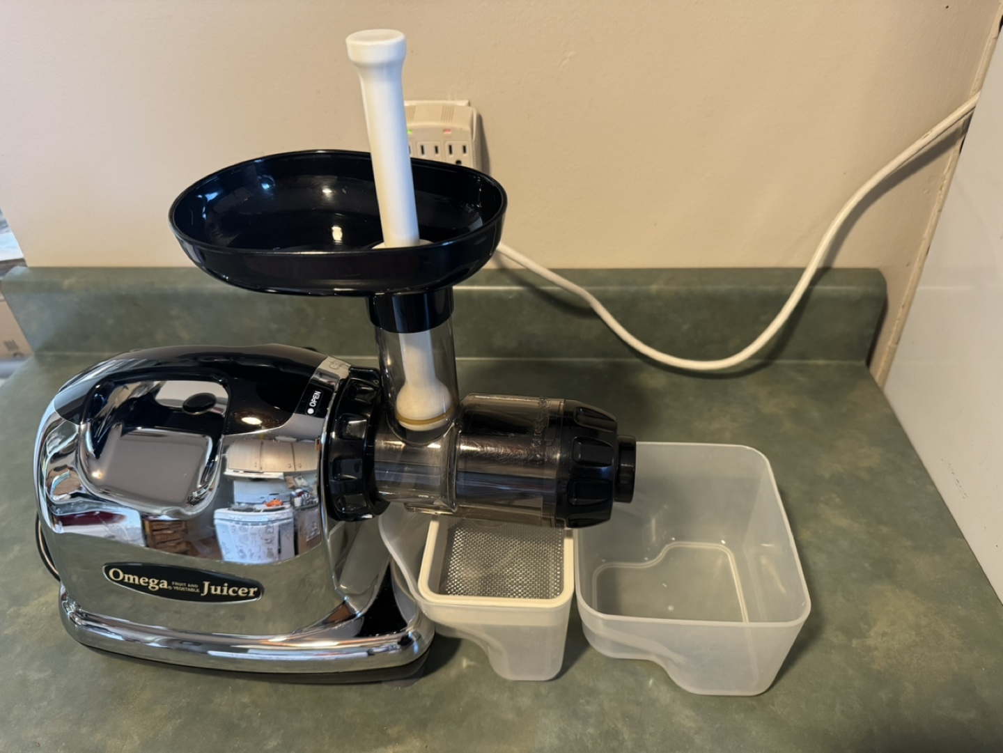 Omega Ultimate Masticating Juicer (J8006)