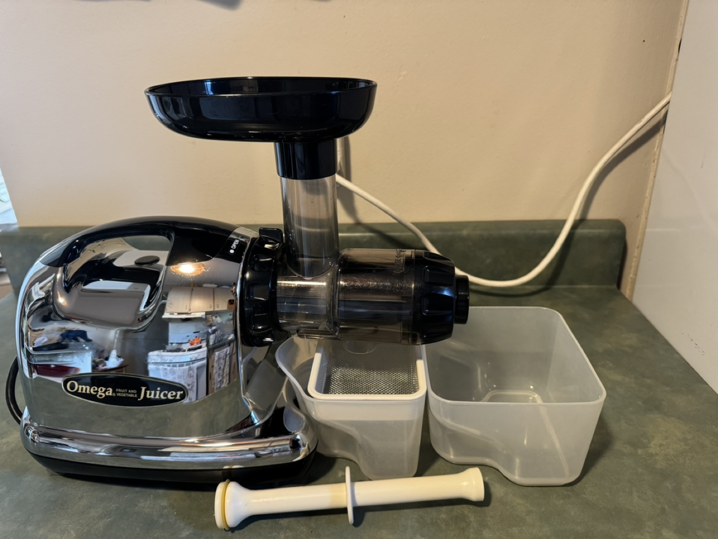 Omega Ultimate Masticating Juicer (J8006) - photo 2