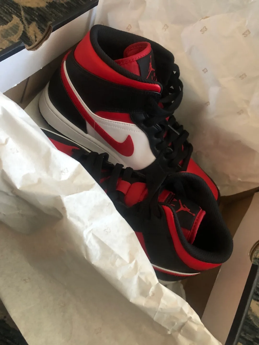 Air Jordan 1 Mid SE - Black/Red/White image indicator(4)