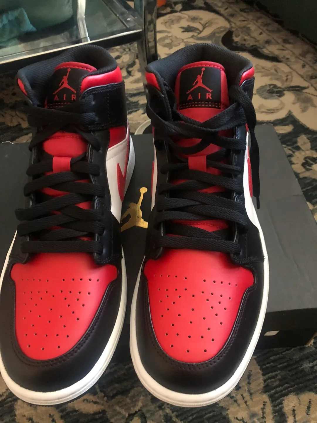 Air Jordan 1 Mid SE - Black/Red/White image indicator(2)