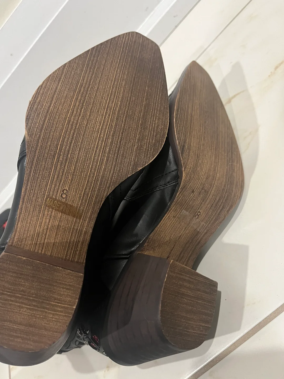 Women’s Rhinestone Western Cowgirl boots sz 8 & 9 (black/red) image indicator(9)