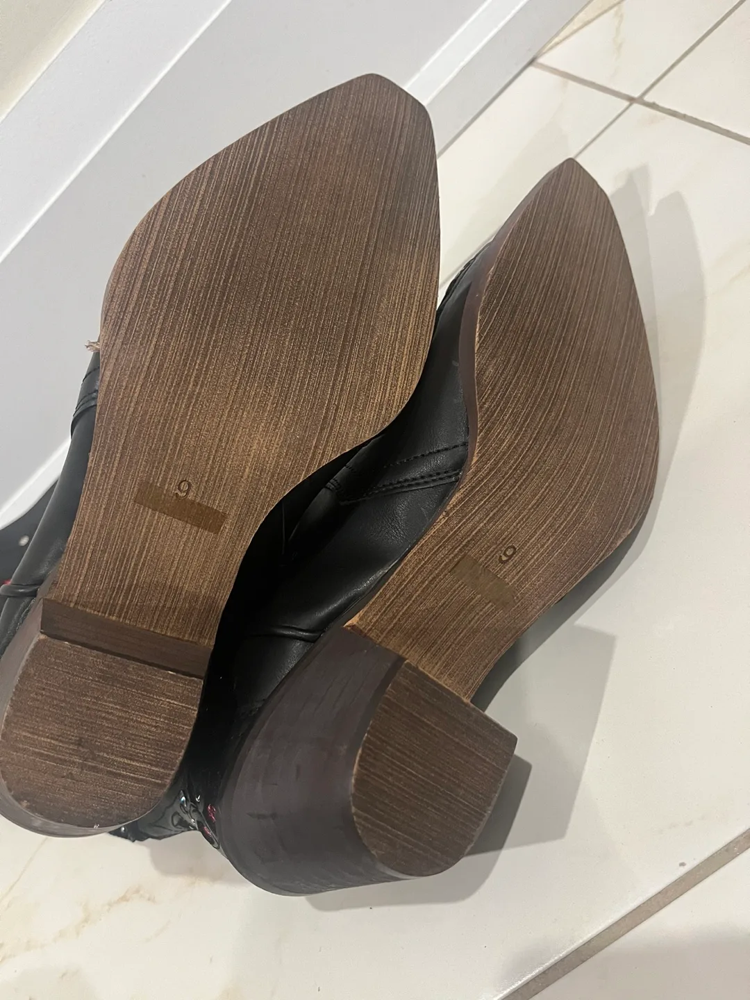 Women’s Rhinestone Western Cowgirl boots sz 8 & 9 (black/red) image indicator(8)