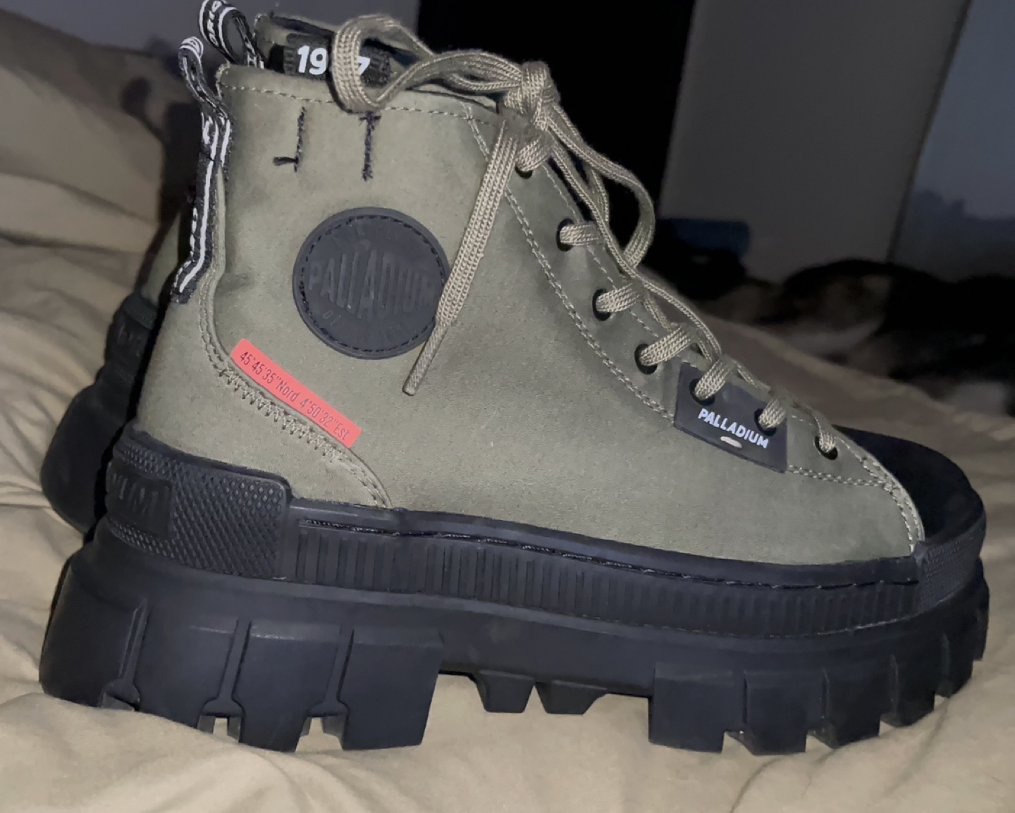 Palladium women’s size 9 olive colour - photo 3