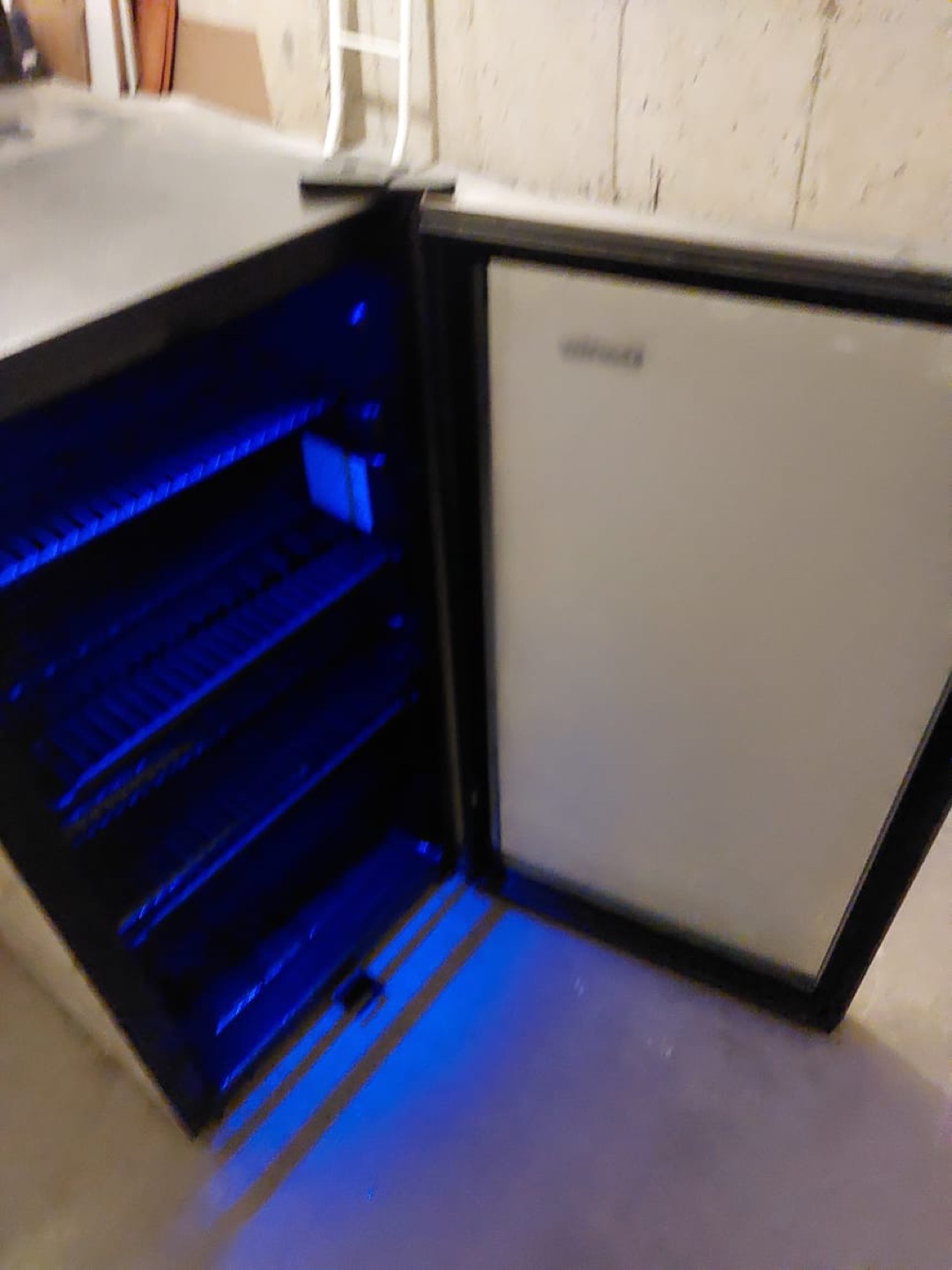 Danby Beverage Cooler - photo 3