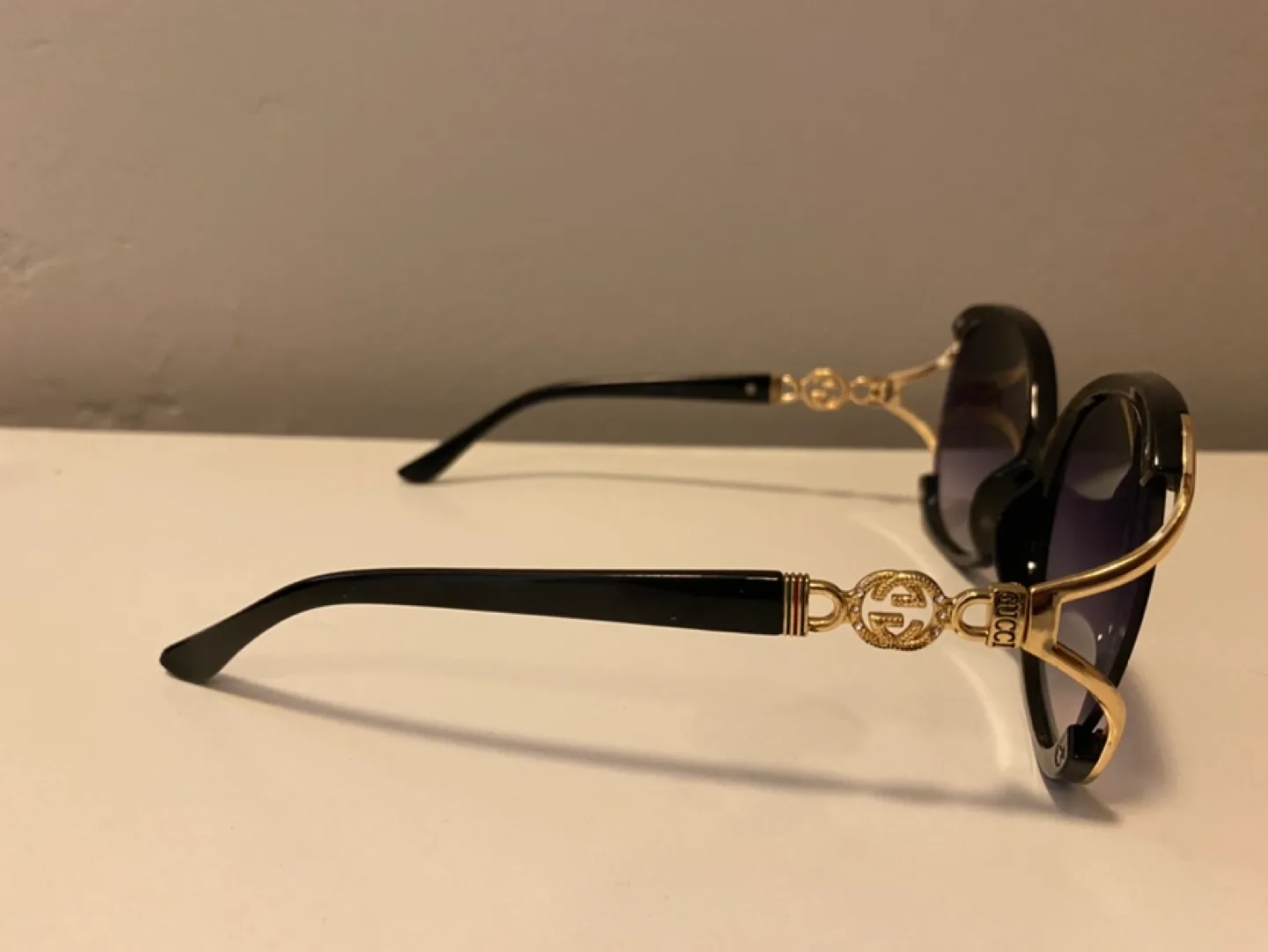 Black oversized Sunglasses image indicator(2)