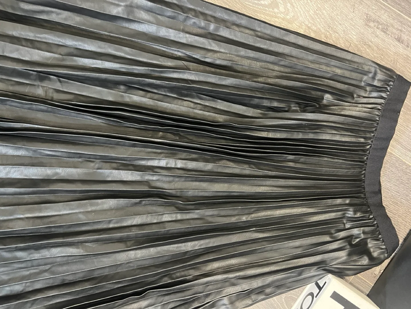 Babaton Black Pleated Skirt image indicator(2)