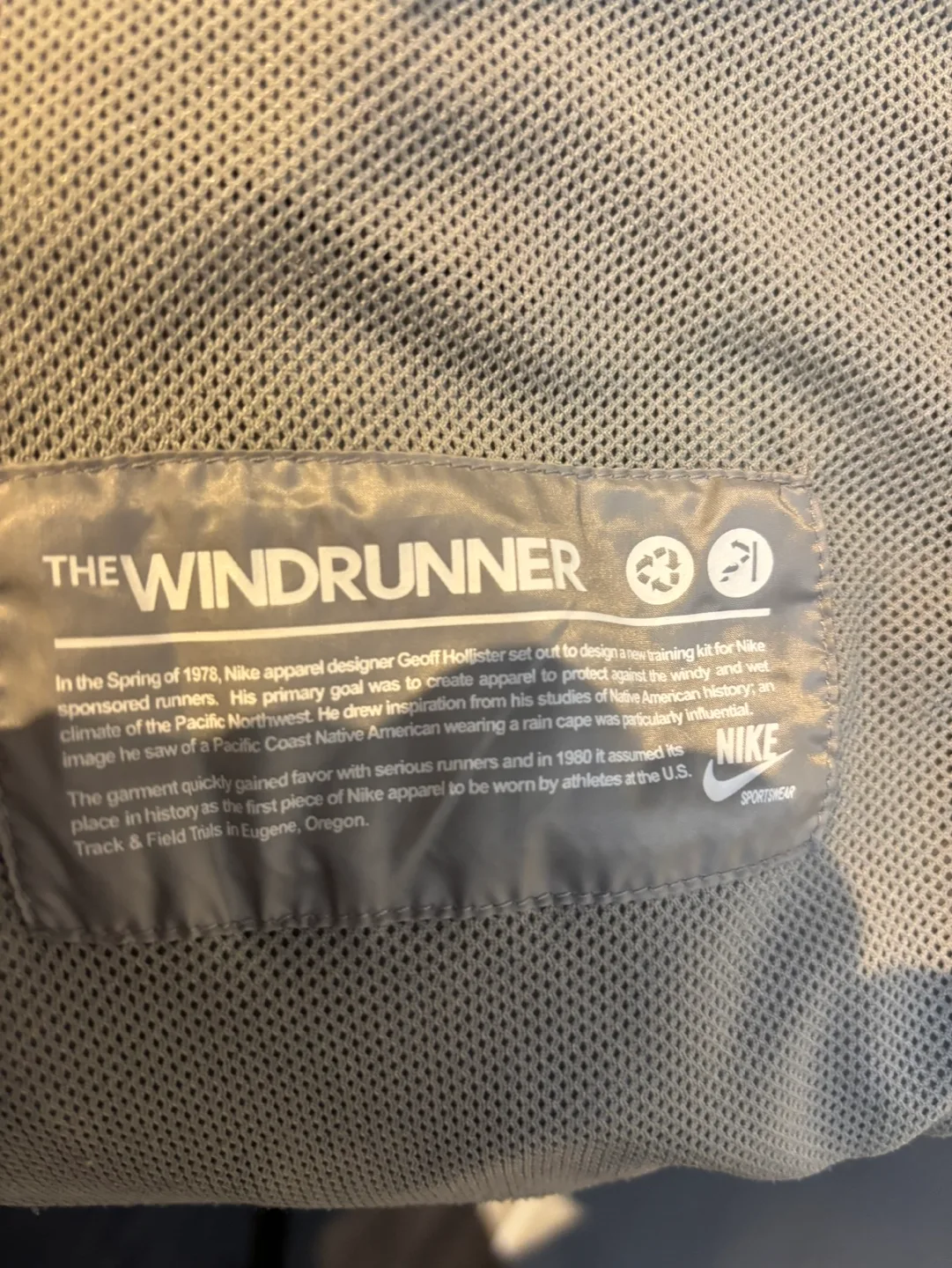 Nike Windrunner Jacket image indicator(2)