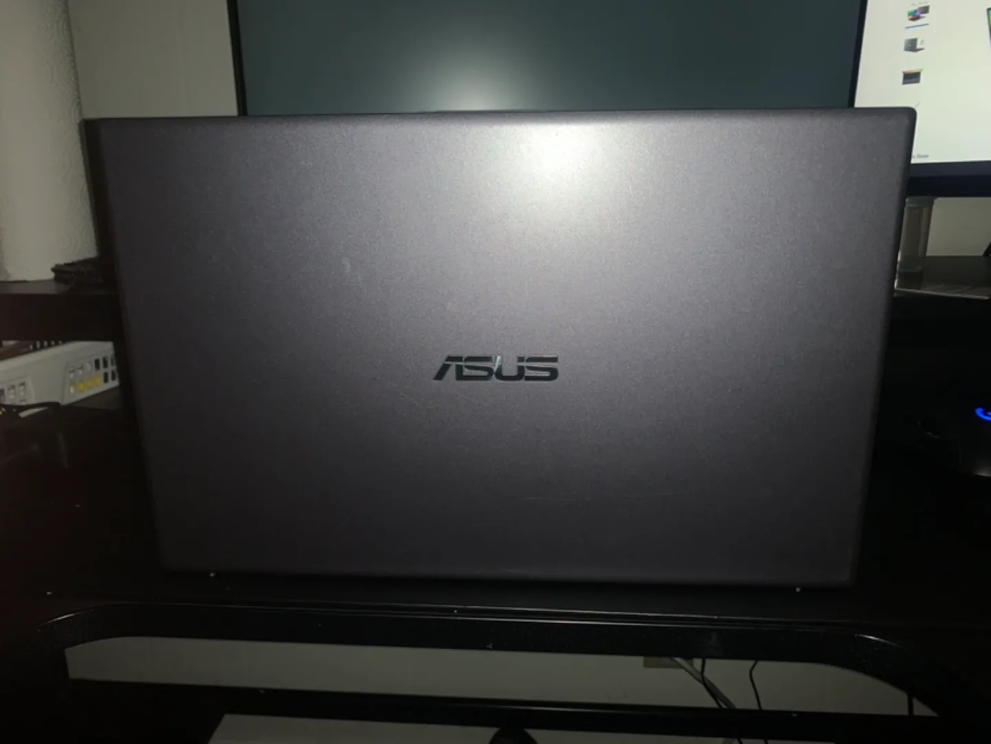 ASUS VivoBook 15 Laptop image indicator(2)