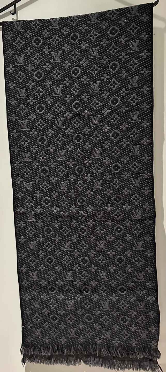 Louis Vuitton Monogram Classic Scarf. Authentic with receipt&box image indicator(6)