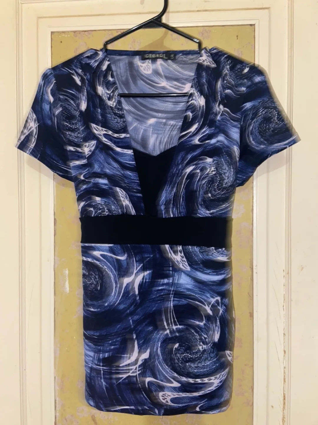 Women’s top size Large image indicator(6)