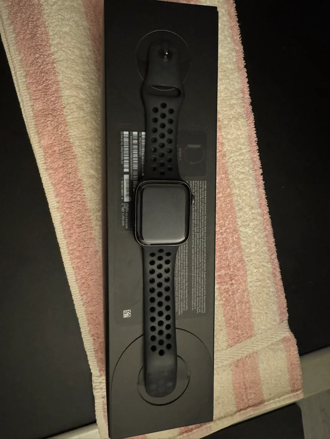 Nike Apple Watch Series 5 GPS + Cellular (44mm) Black image indicator(4)