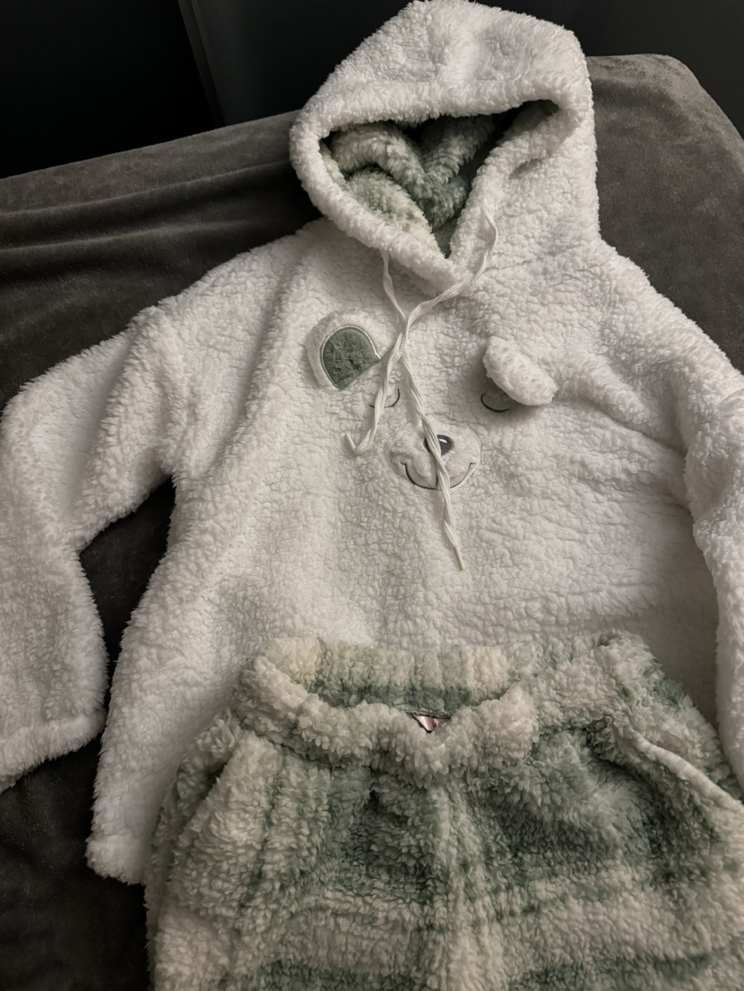 White and Green Plush Pajama Set - photo 2