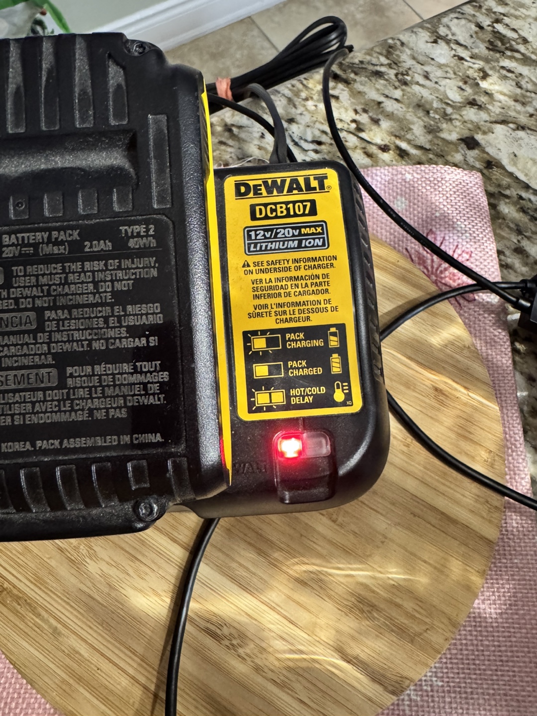 DeWalt 20V Max Battery Charger - photo 2