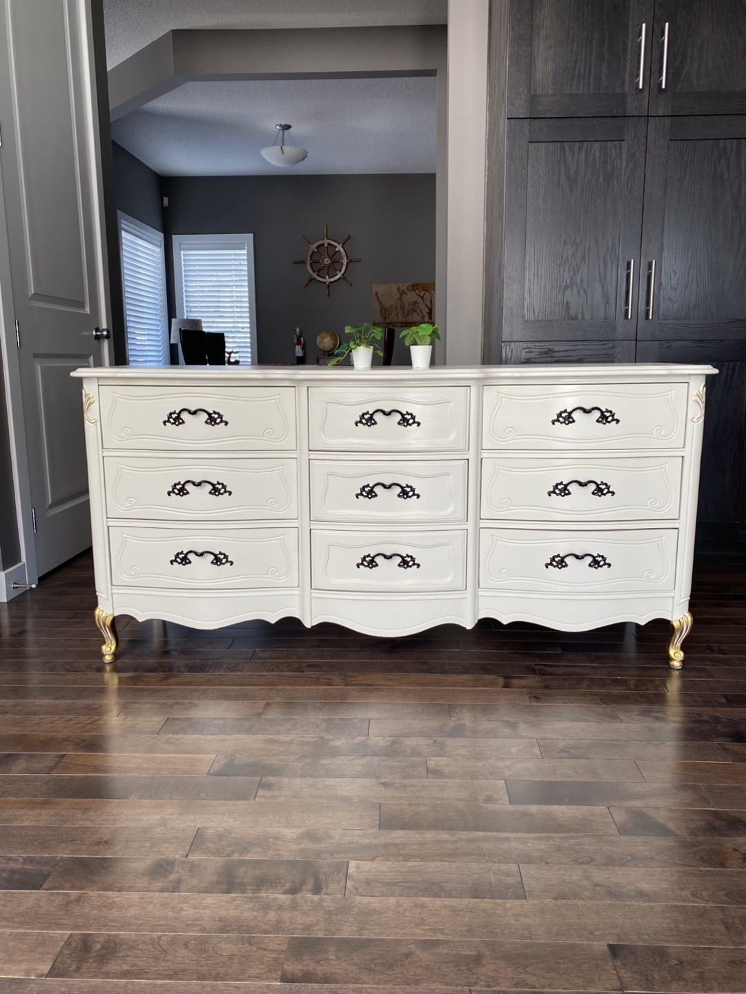 🏆 Elegant refurbished large drawers / dressers