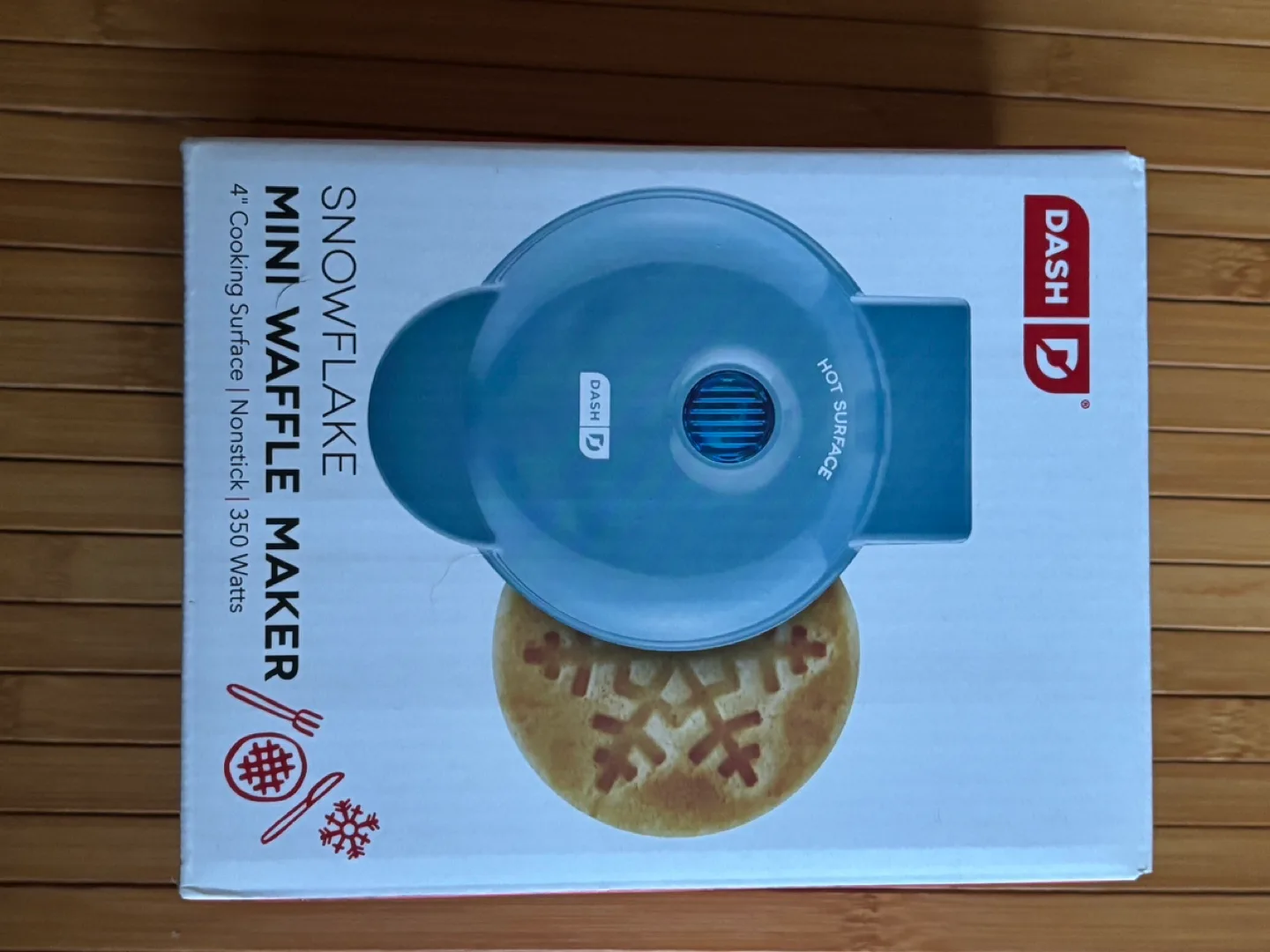 Dash Snowflake Mini Waffle Maker image indicator(2)