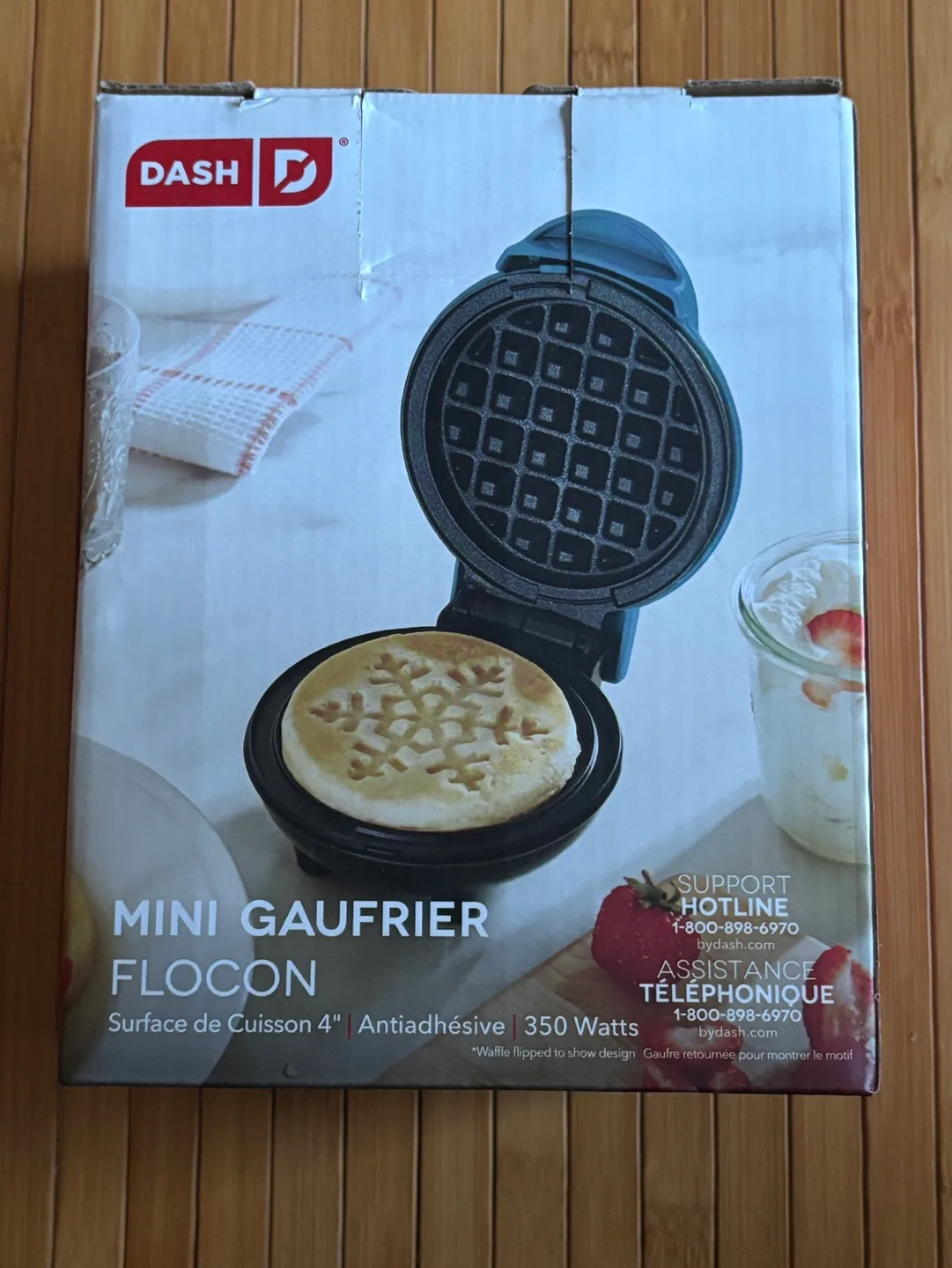 Dash Snowflake Mini Waffle Maker image indicator(3)