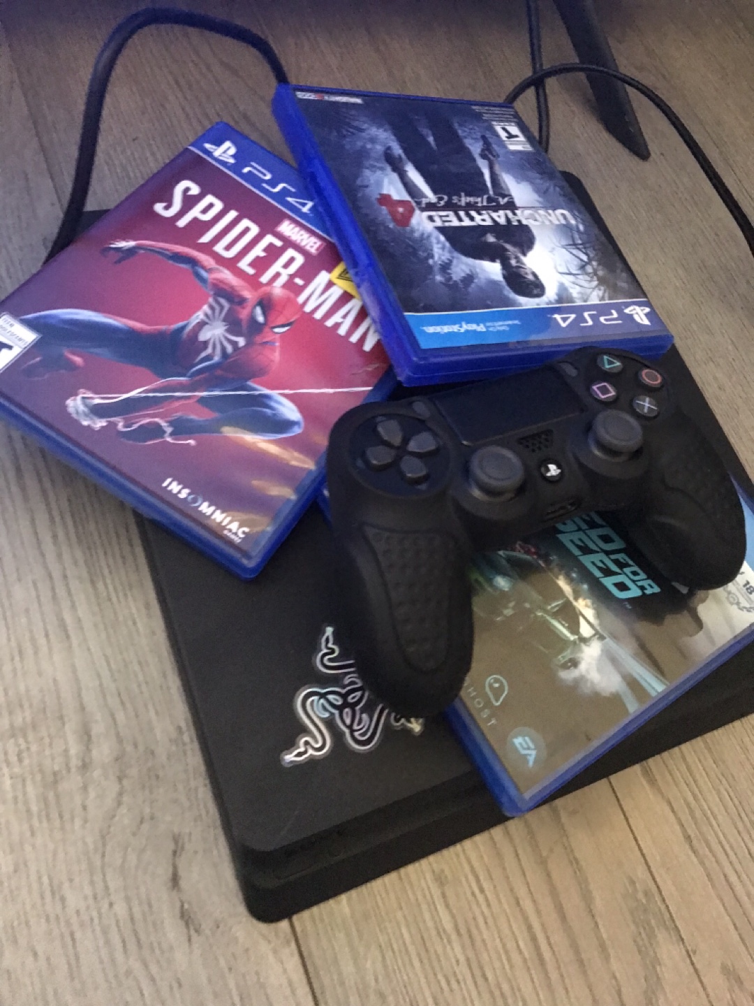 PS4 Slim with 3 Games and 1 Controller - photo 2