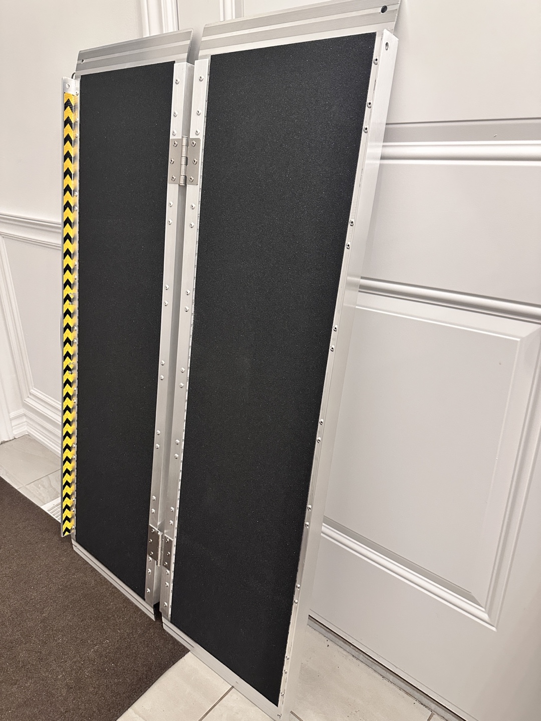4 Feet Aluminum Folding Wheelchair Ramp - photo 3