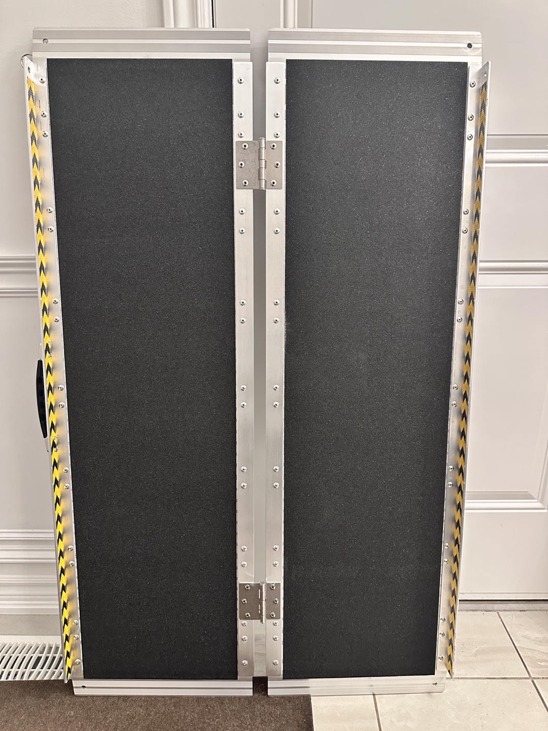 4 Feet Aluminum Folding Wheelchair Ramp - photo 2