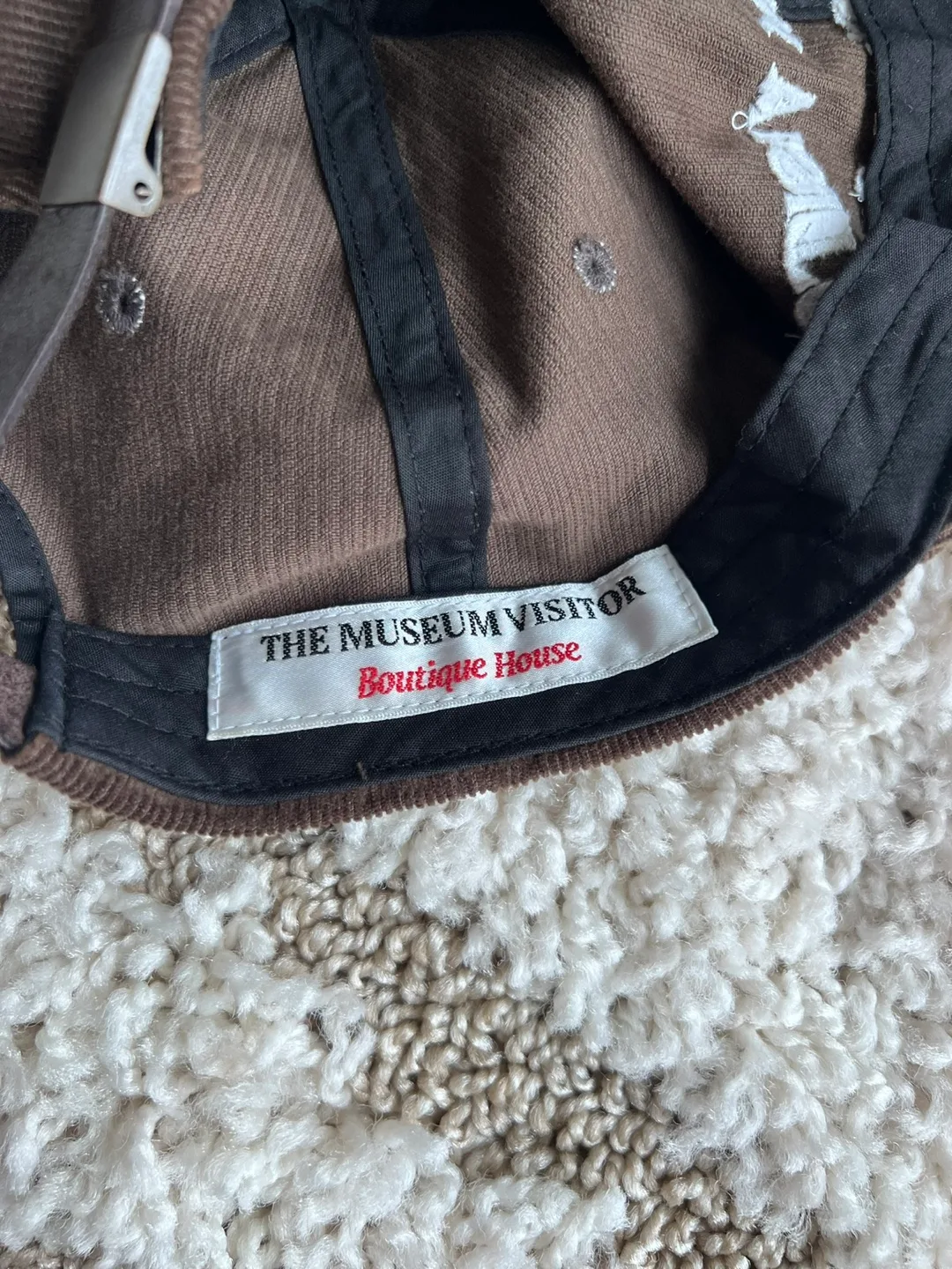 The Museum Visitor corduroy cap image indicator(5)