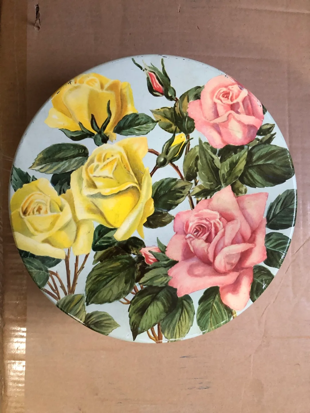 Vintage Floral Tins for Christmas cookies #ThriftyPicks image indicator(2)