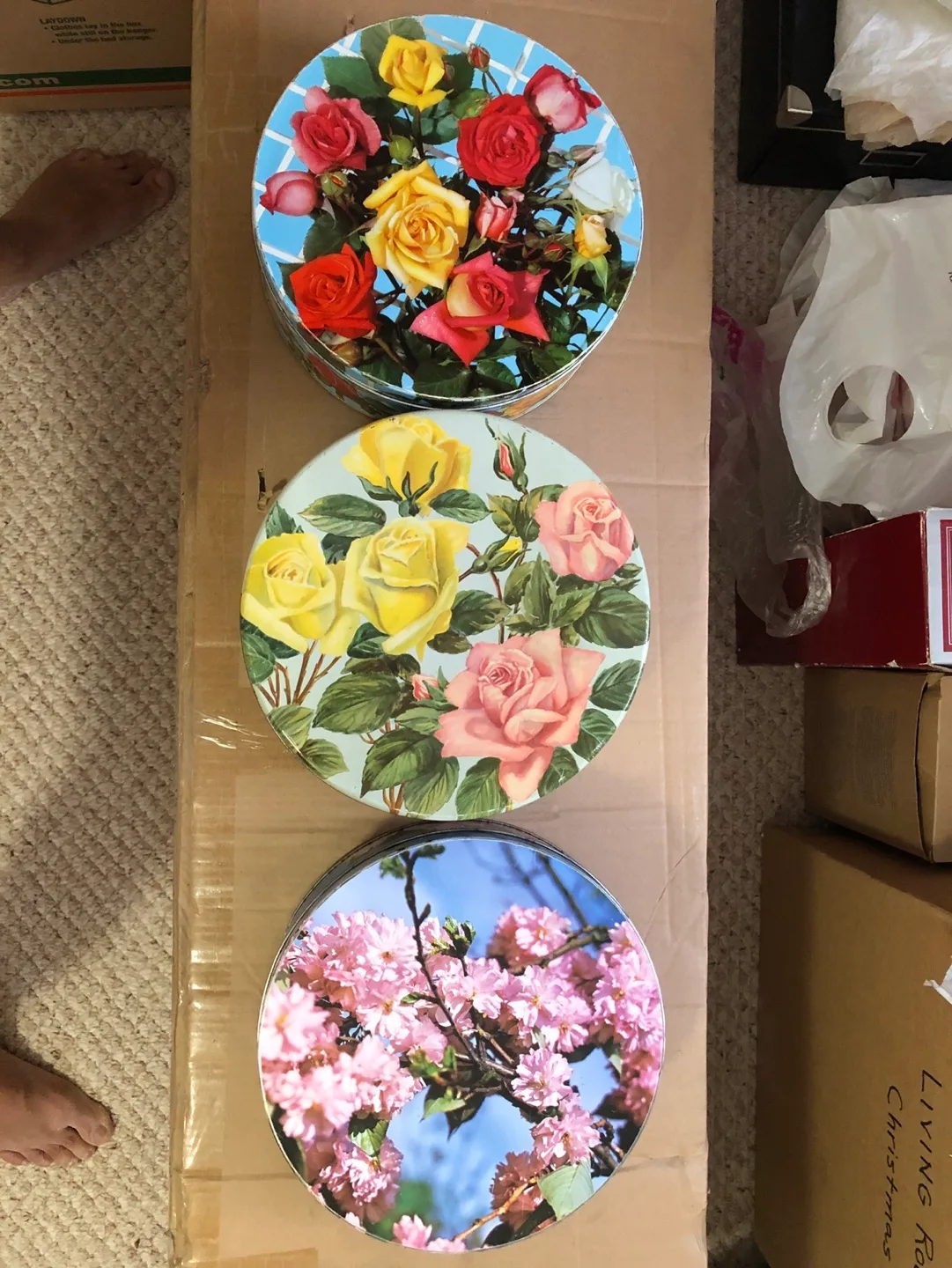 Vintage Floral Tins for Christmas cookies #ThriftyPicks image indicator(4)