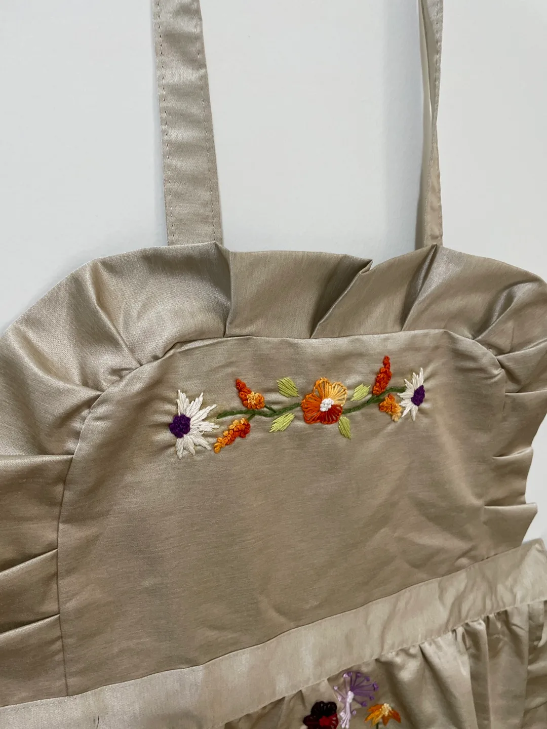 Floral Embroidered Apron image indicator(4)