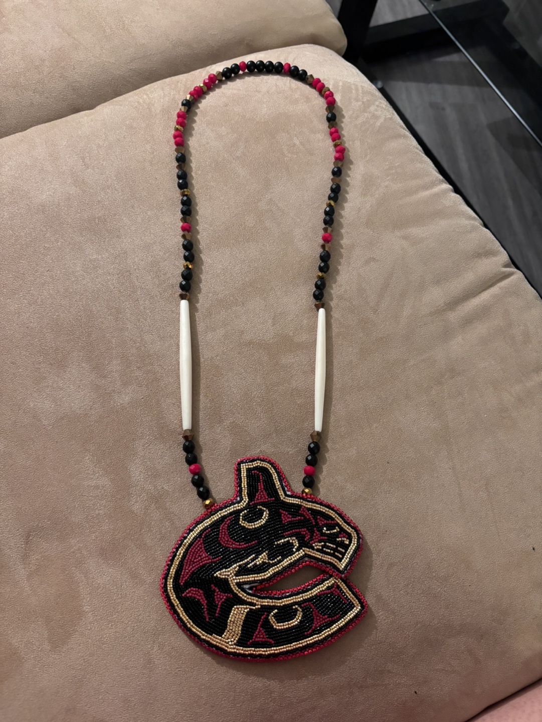 Beaded Canuck medallion - photo 2