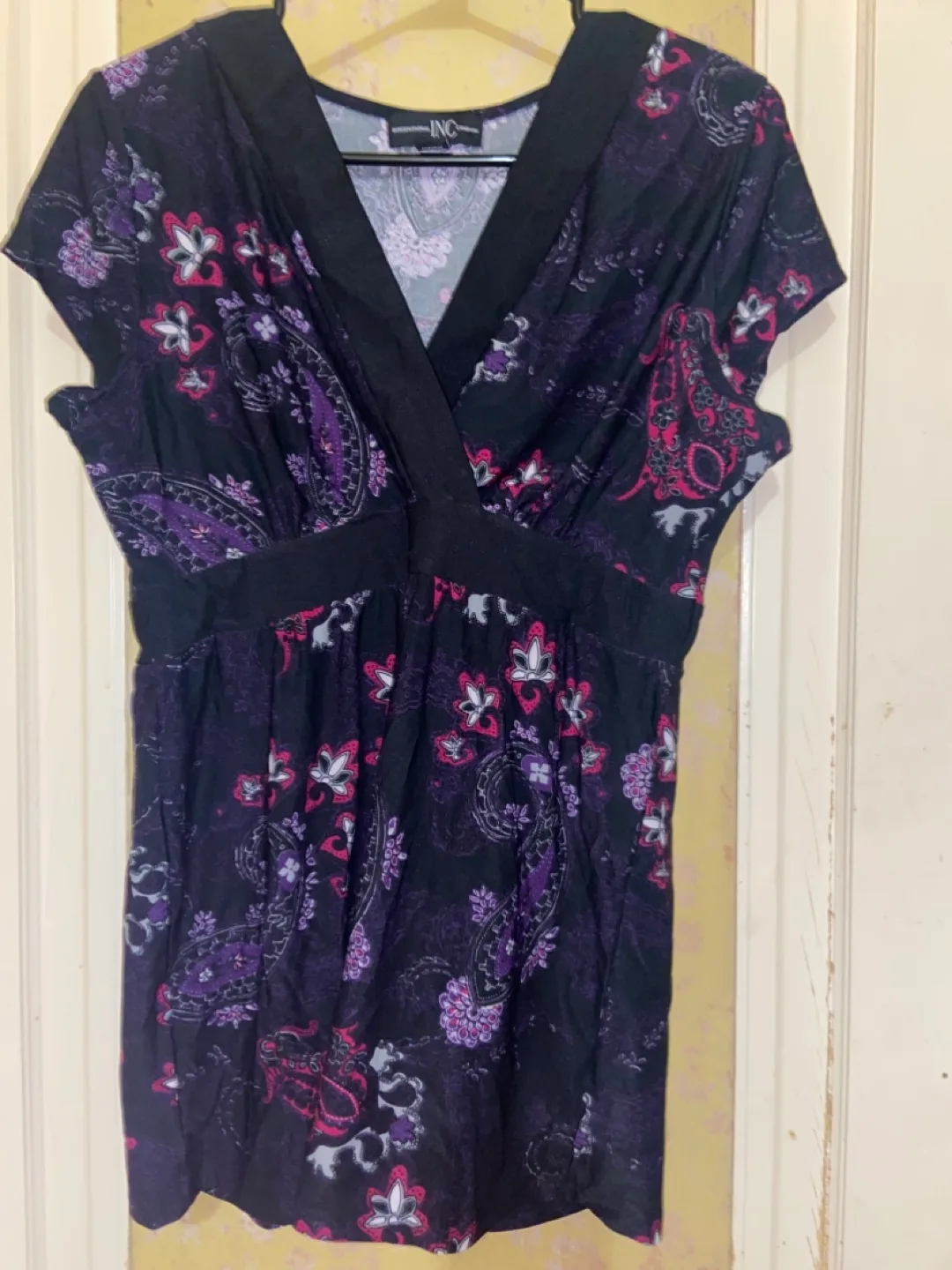 Women’s tops size Large image indicator(4)