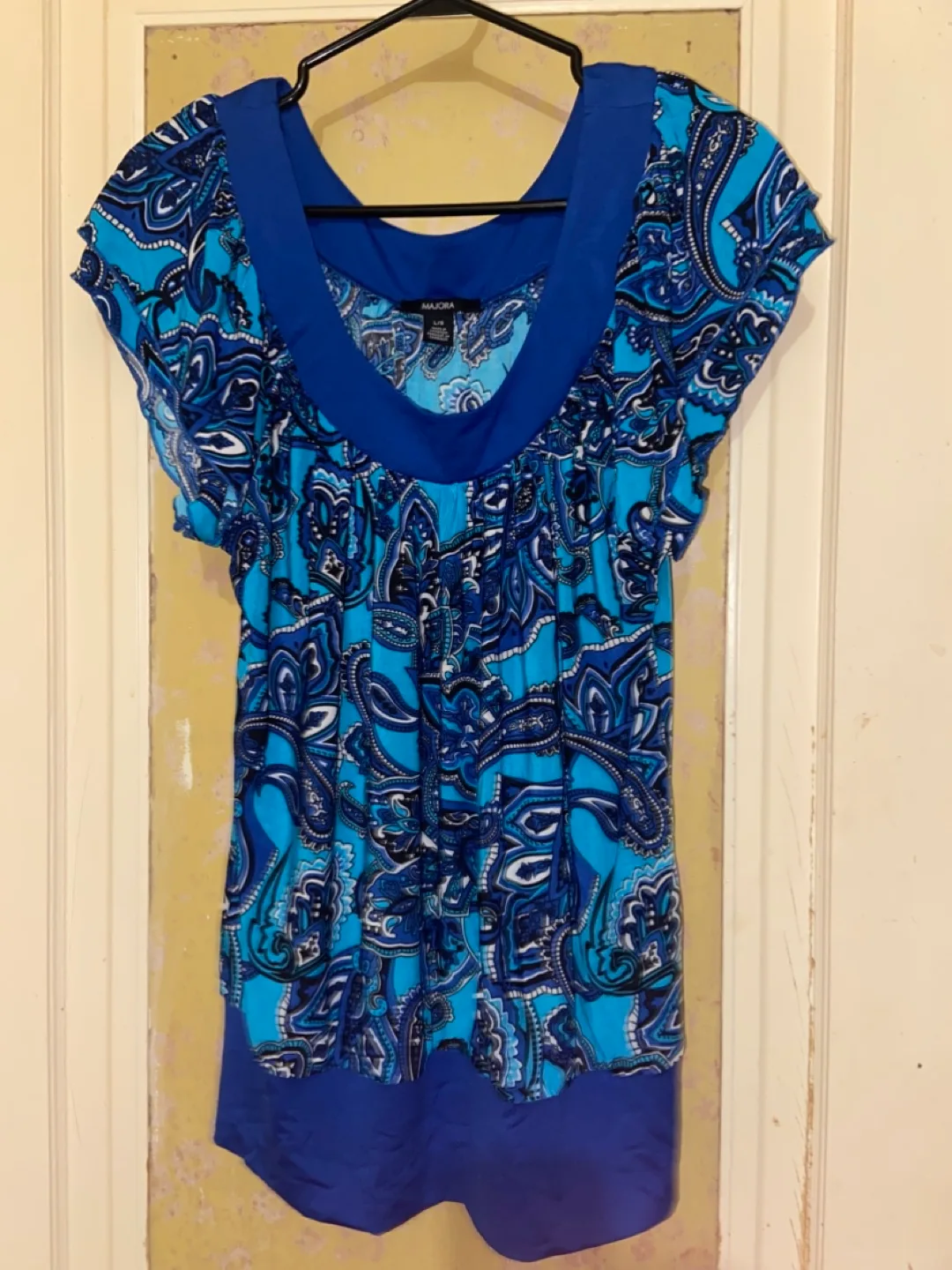 Women’s tops size Large image indicator(2)