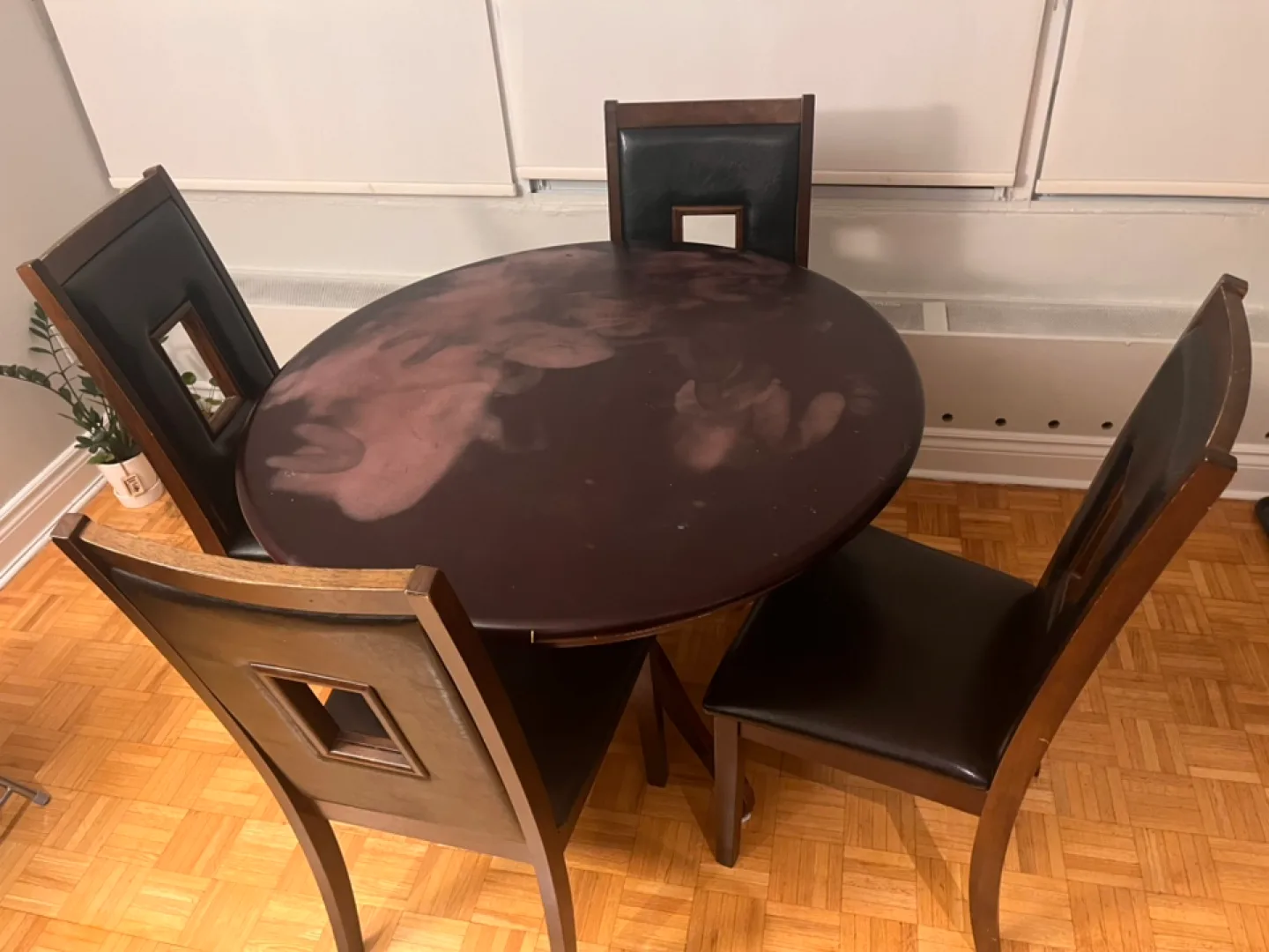 Round Dining Table For Sale image indicator(3)