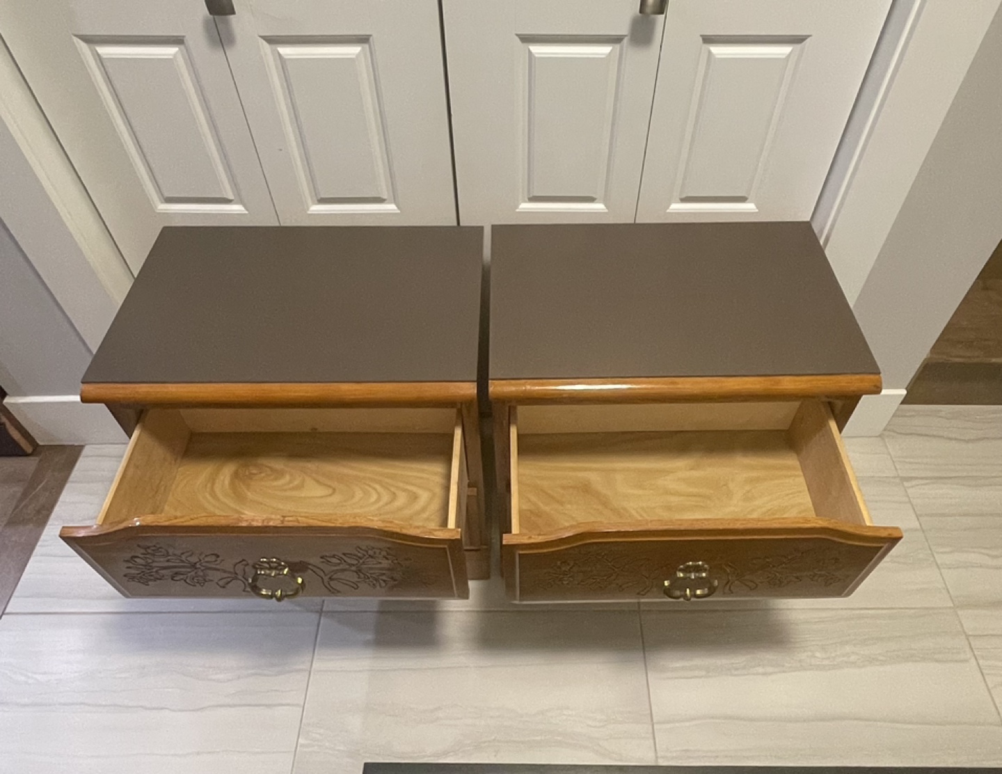 Pair of Nightstands - photo 3