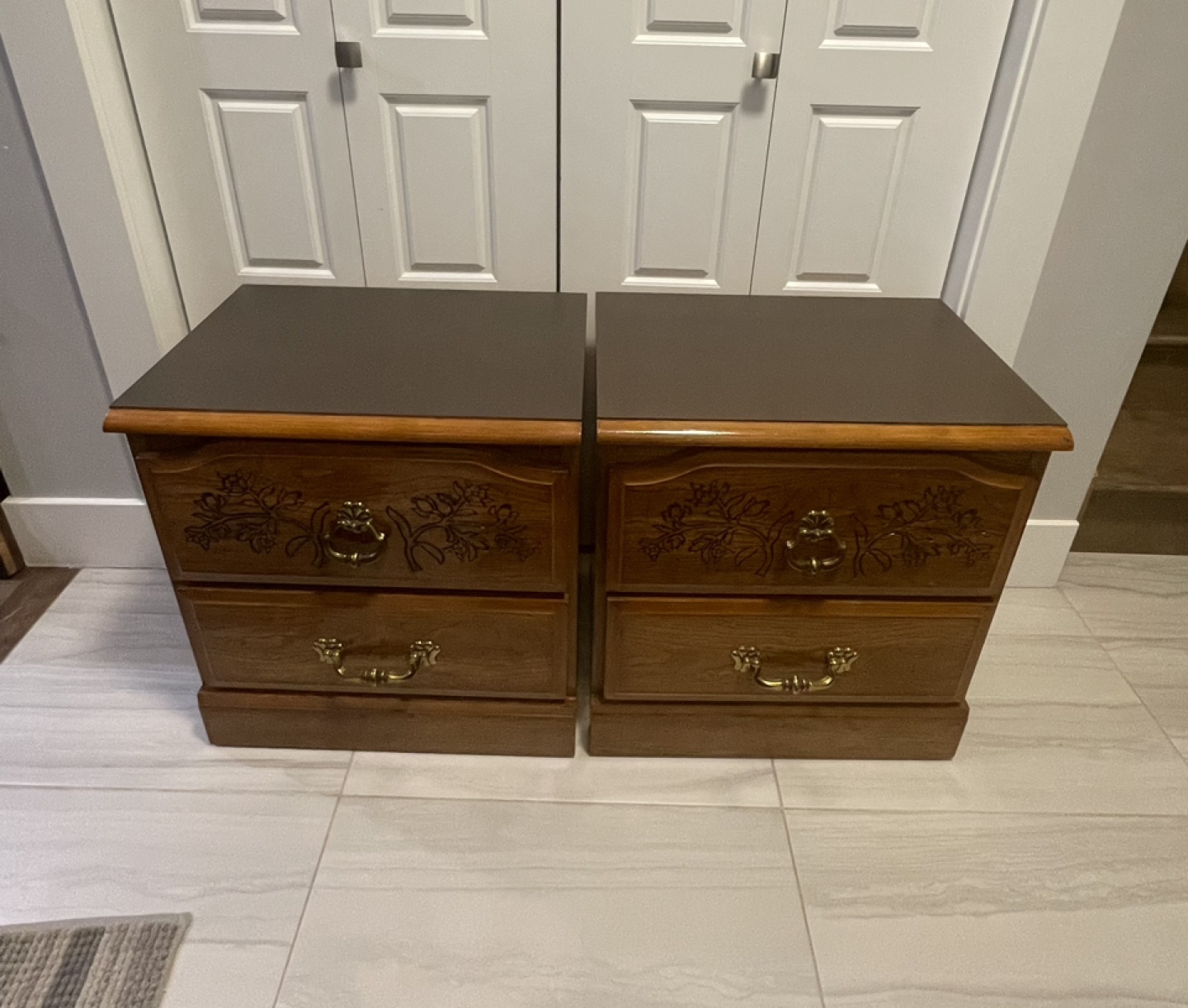 Pair of Nightstands - photo 2